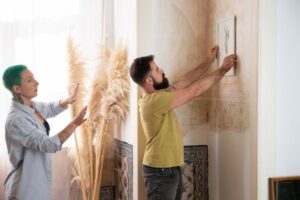 Renter Friendly Wall Decor: Damage-Free Ideas That Come Right Off